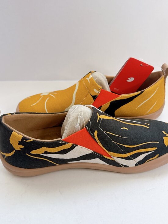 Mens Shoes Size 8 NWT UIN Slip On Shoes Canvas Comfortable Stamen